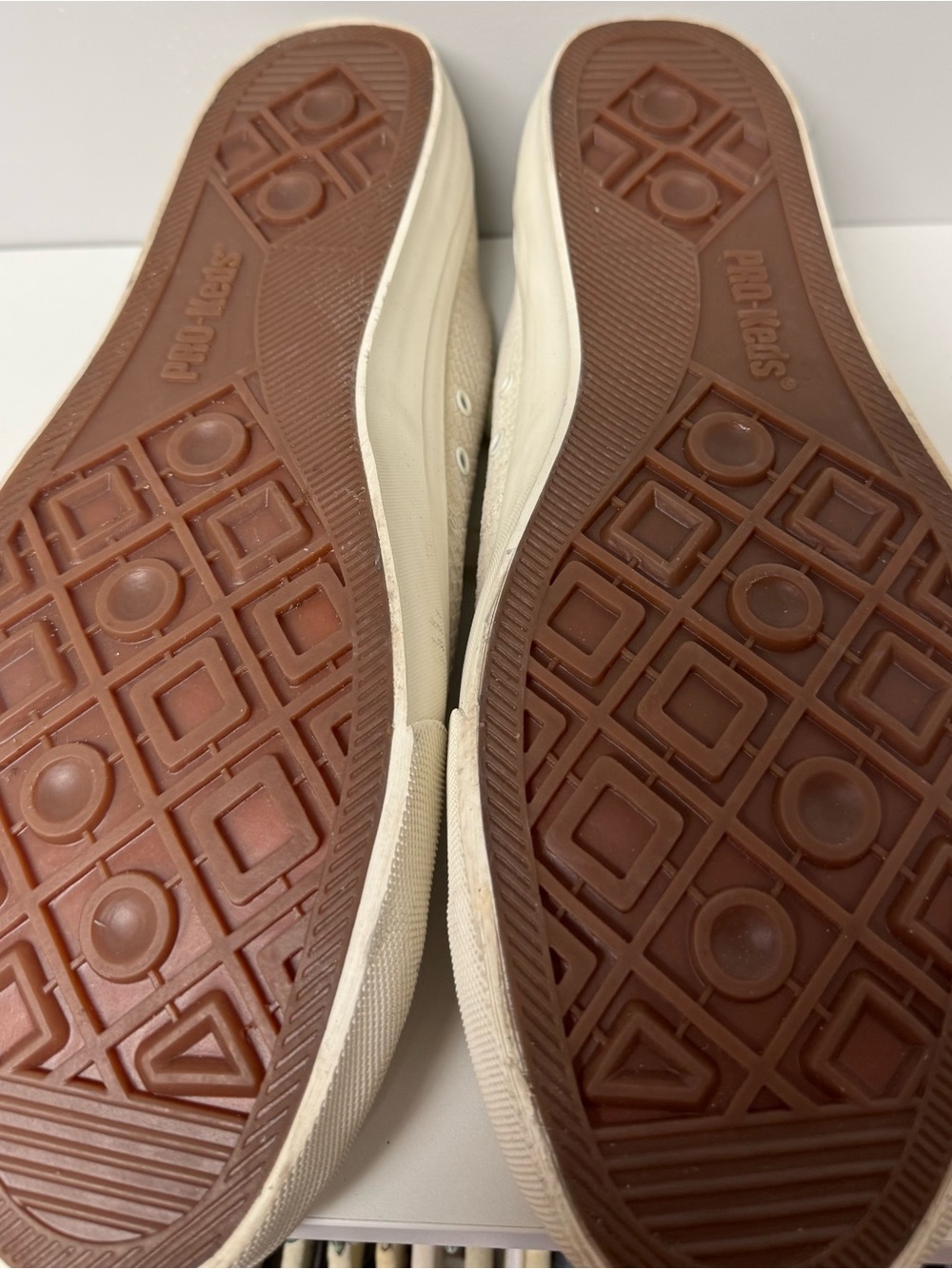 Men's Casual Athletic Sneakers in Off-White - Picture 3 of 3